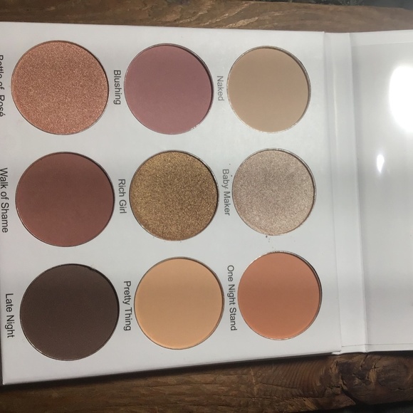 Give them Lala beauty eyeshadow pallet, new - Picture 2 of 4